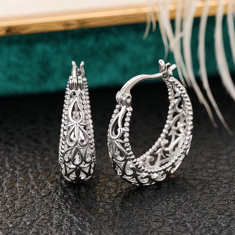 代々伝わる華麗な透かし細工フープピアス