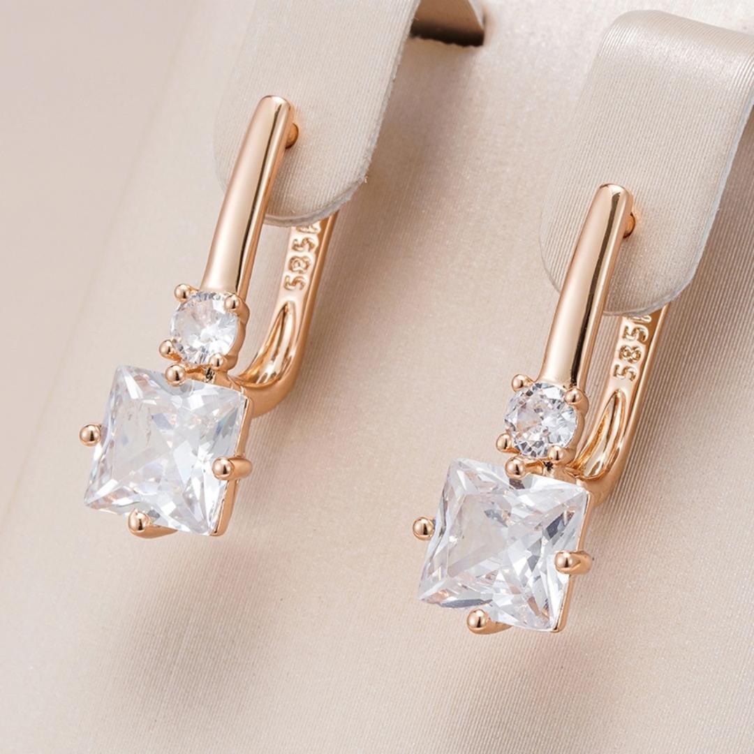 ジルコニア入りのゴールドピアス