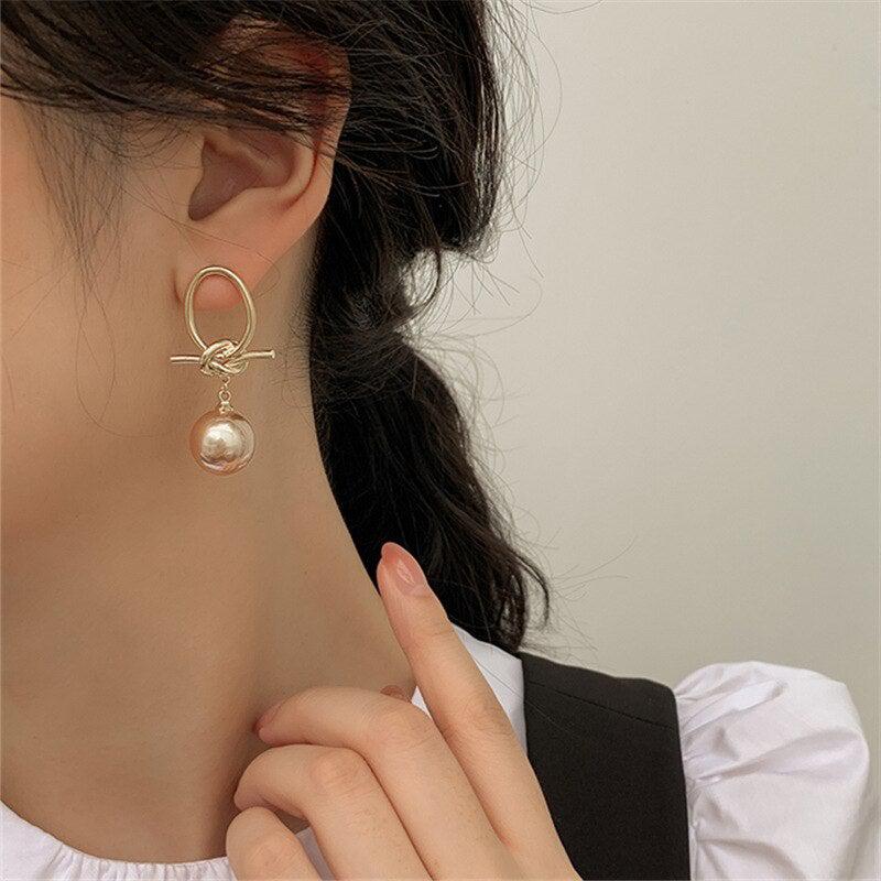金色パールのループピアス