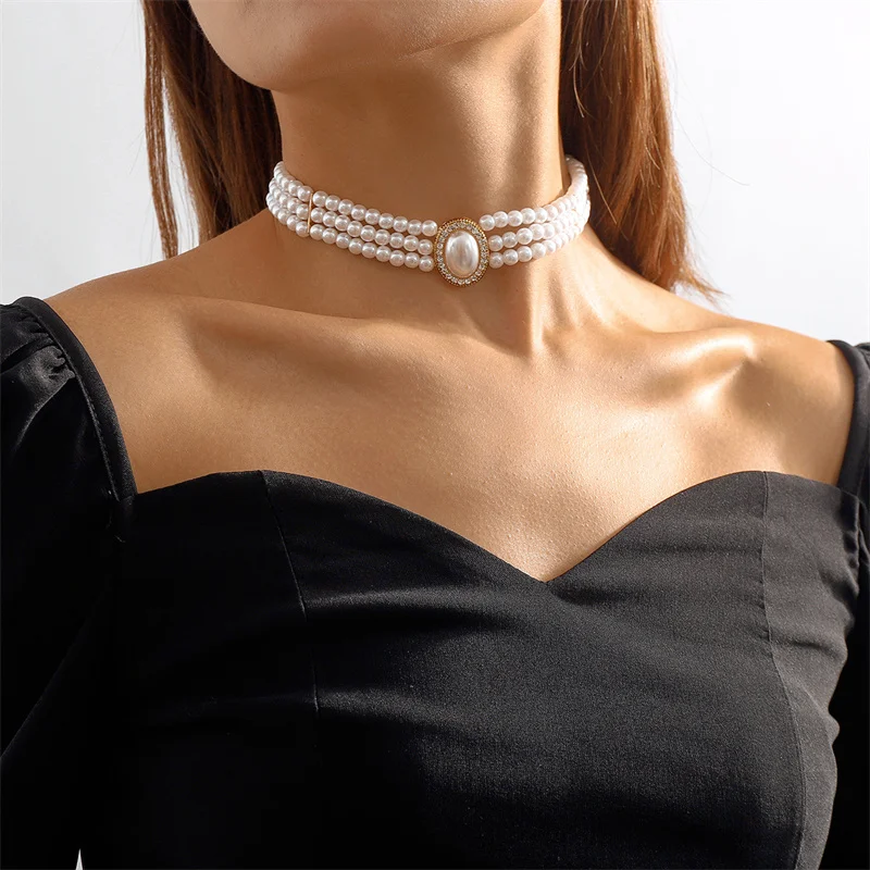 エレガントな三粒パールネックレス