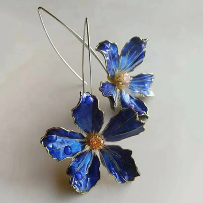 青い花のヴィンテージピアス