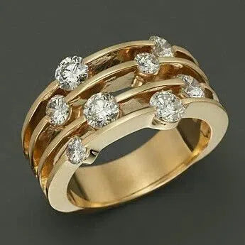 ジルコニアをあしらった金色のレイヤードリング