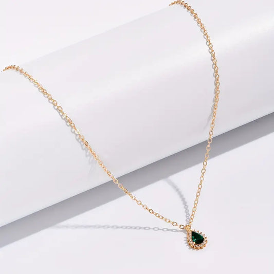 金色のエメラルドのティアドロップネックレス