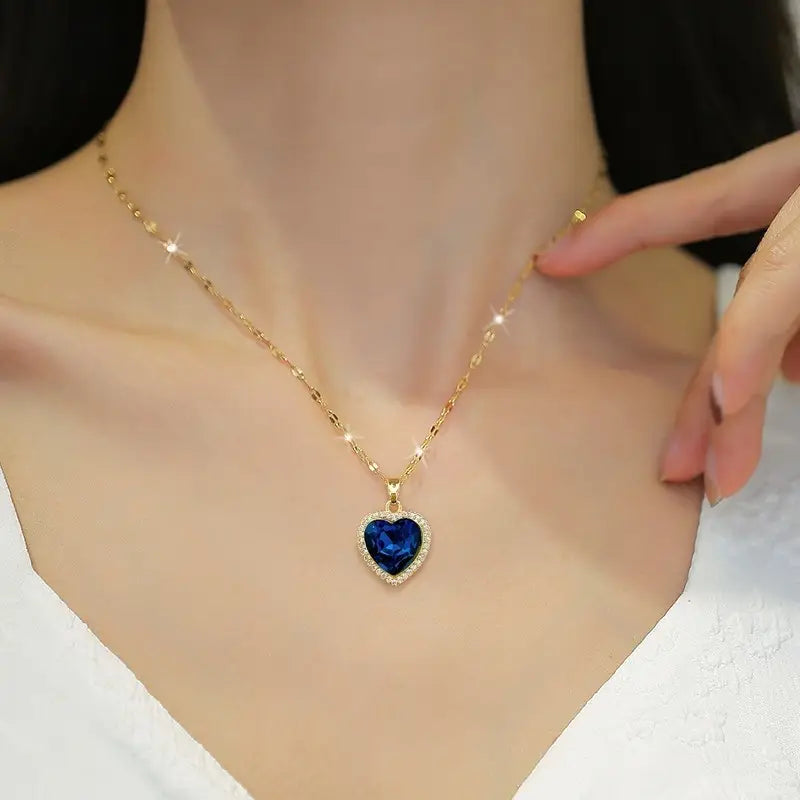 金色サファイアのハート型ネックレス