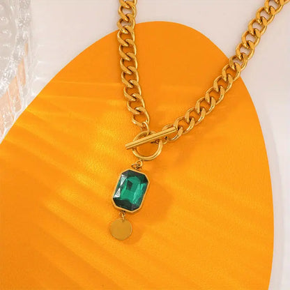 金色のエメラルドチェーンネックレス