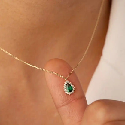 金色のエメラルドのティアドロップネックレス