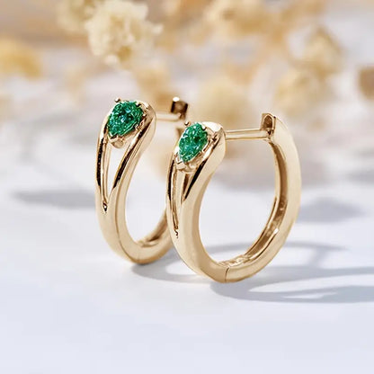 金色のエメラルドアクセントフープピアス