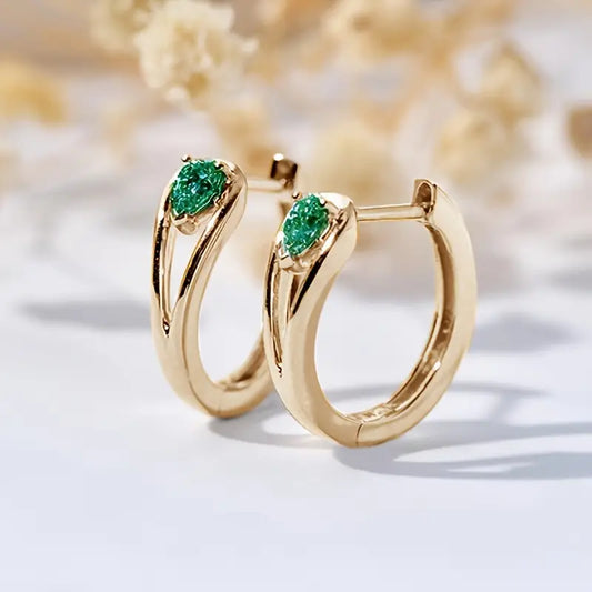 金色のエメラルドアクセントフープピアス