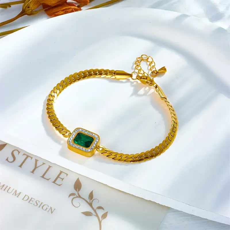 金のエメラルドチェーンブレスレット