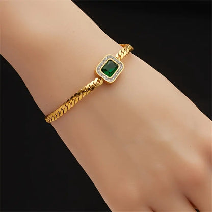 金のエメラルドチェーンブレスレット