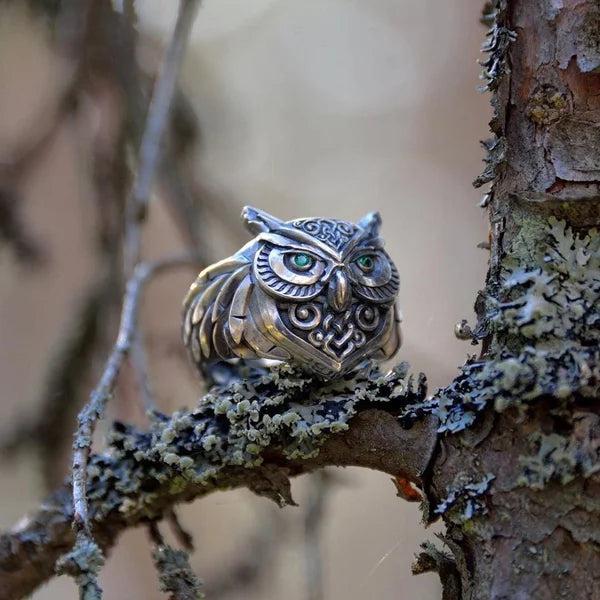 フクロウのエメラルドリング