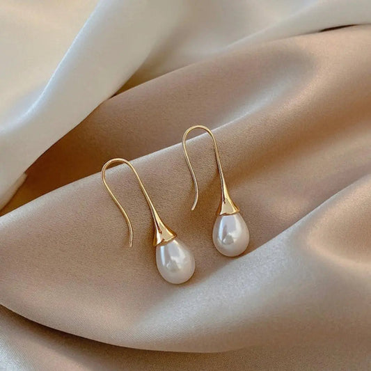 金色のパール ドロップピアス