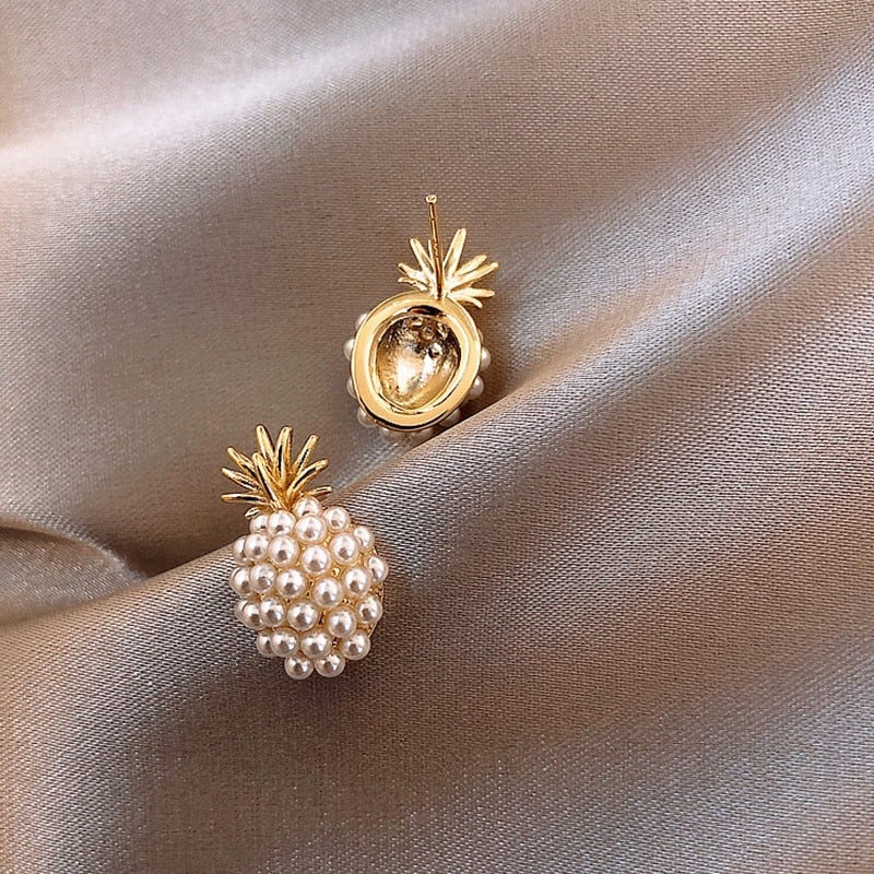 金色のクラスター・パールスタッドピアス