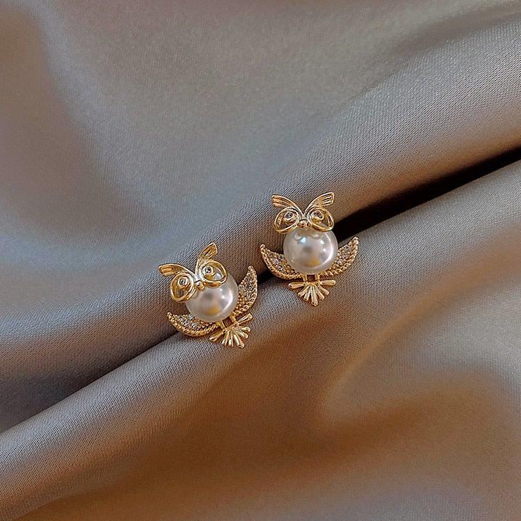 金色のフクロウのピアス