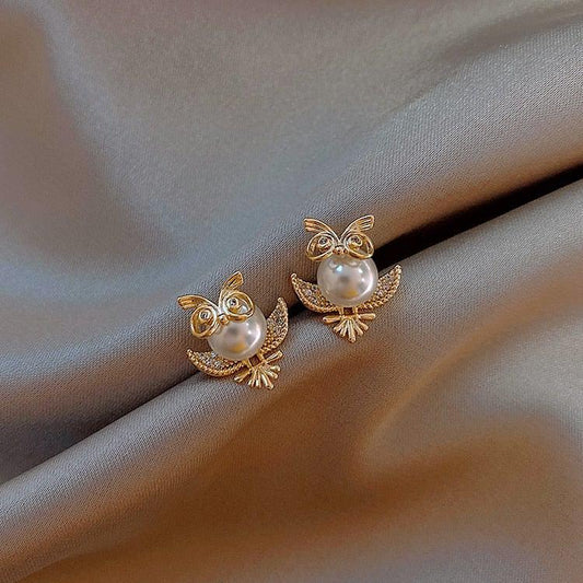 金色のフクロウのピアス