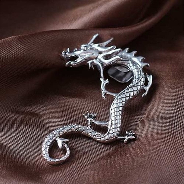 銀のドラゴンのイヤリング