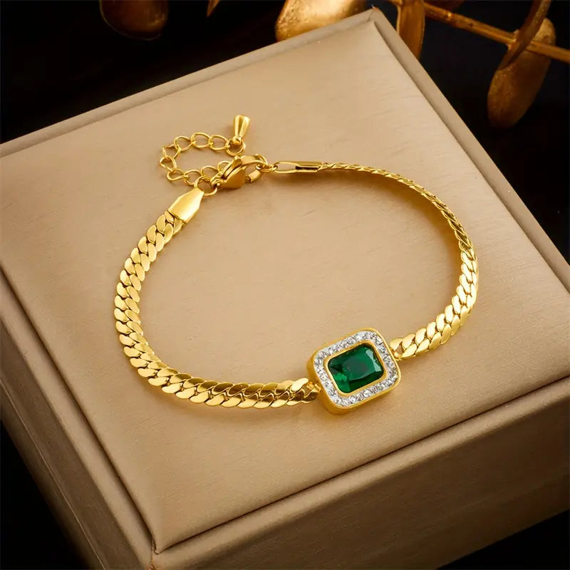 金のエメラルドチェーンブレスレット