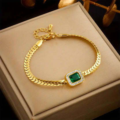 金のエメラルドチェーンブレスレット