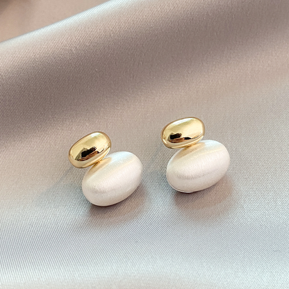 金色のオーバルパールピアス
