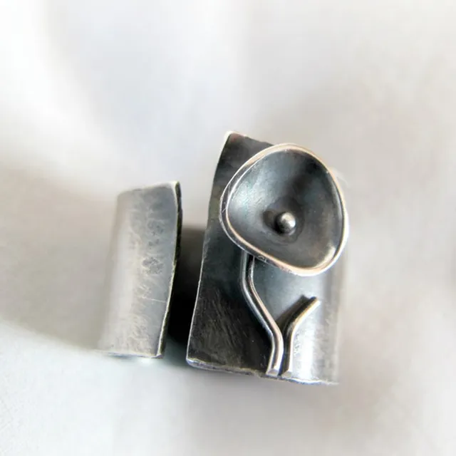 ダークシルバーのヴィンテージリング