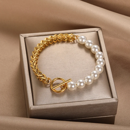 エレガントな金と真珠のブレスレット