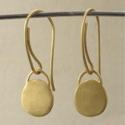 金色のボヘミアン風ピアス