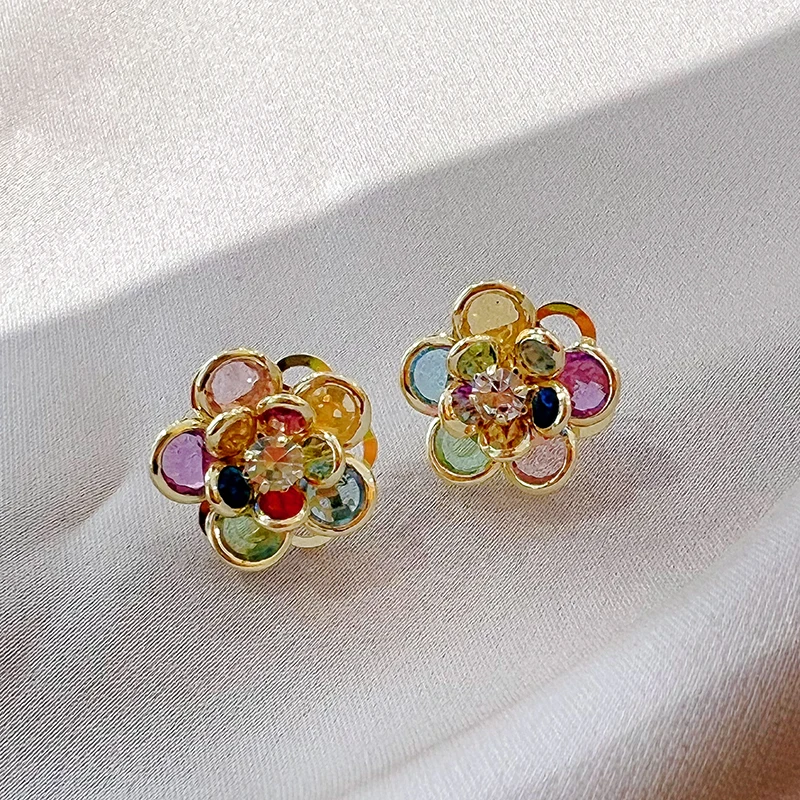 エレガントでカラフルなクリスタルの花のイヤリング