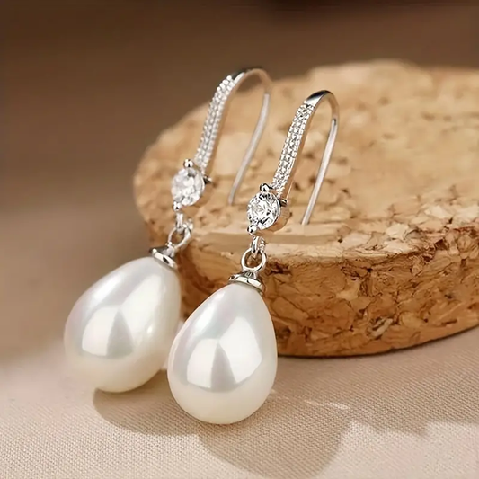 光沢のある真珠のピアス