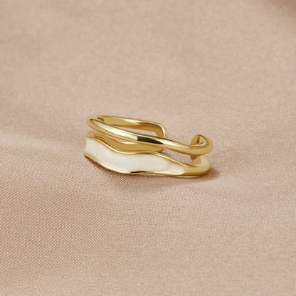 金色の彫刻的なラップリング