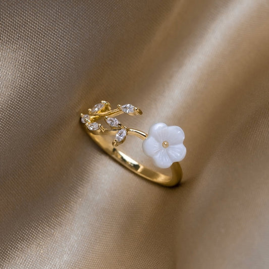 ゴールドの花と葉のオープンリング